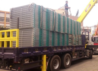 高雄鋼管鷹架，利用活扣組合，可塑性高